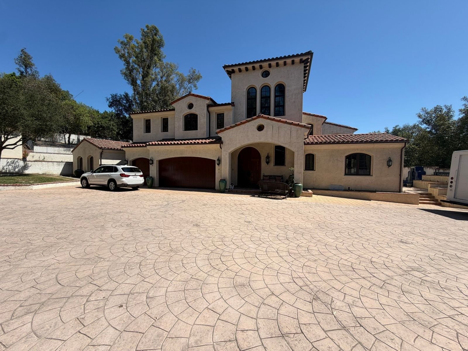 Stamped concrete motor court cleaned in Coto de Caza, CA