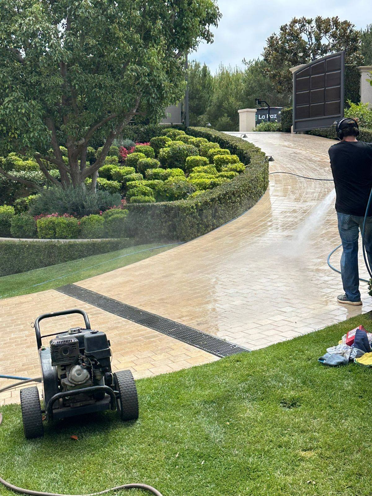 Courtyards and driveways cleaning and restoration in San Juan Capistrano, CA
