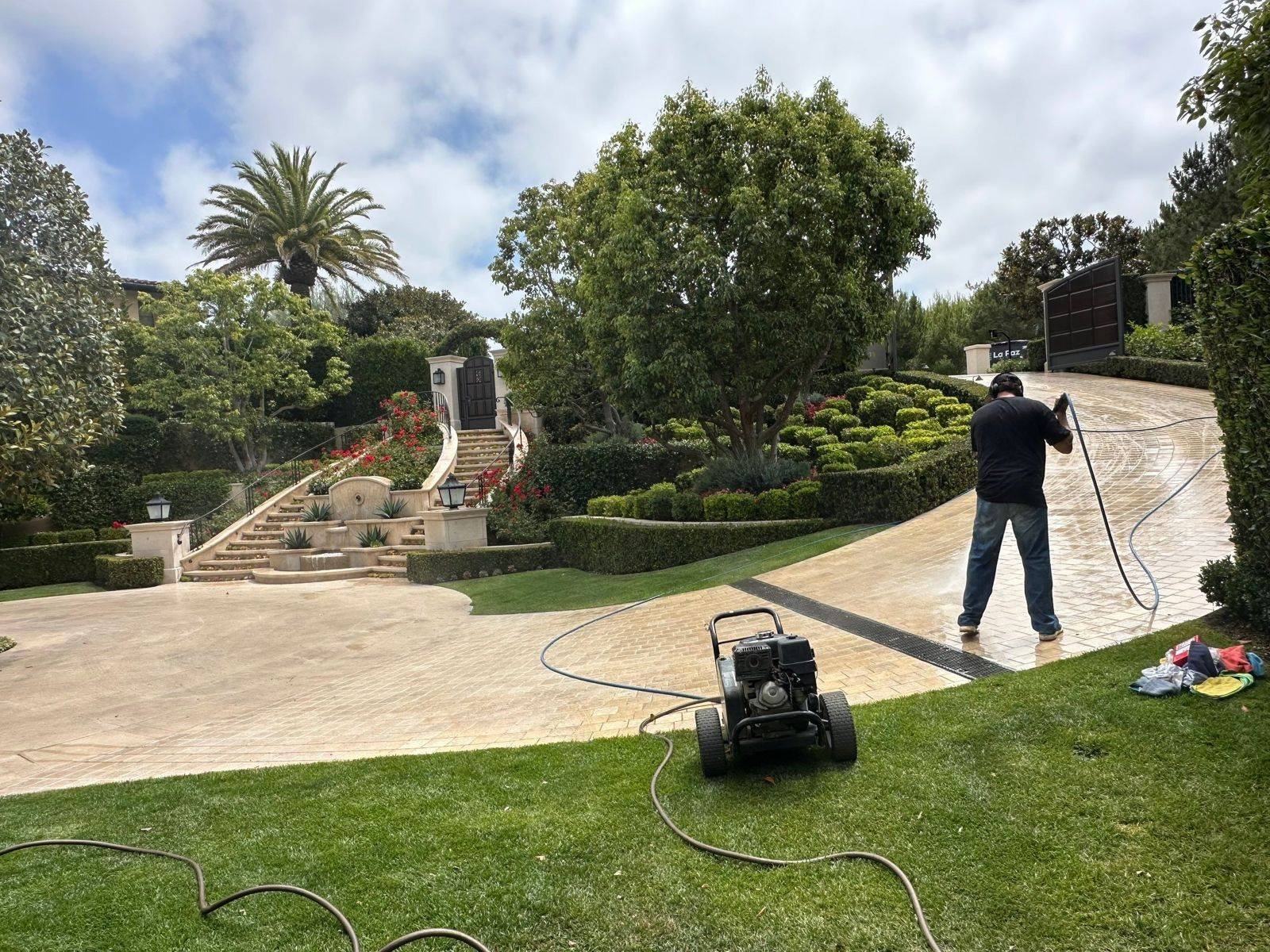 Paver motor court and driveway pressure washed in San Juan Capistrano, CA